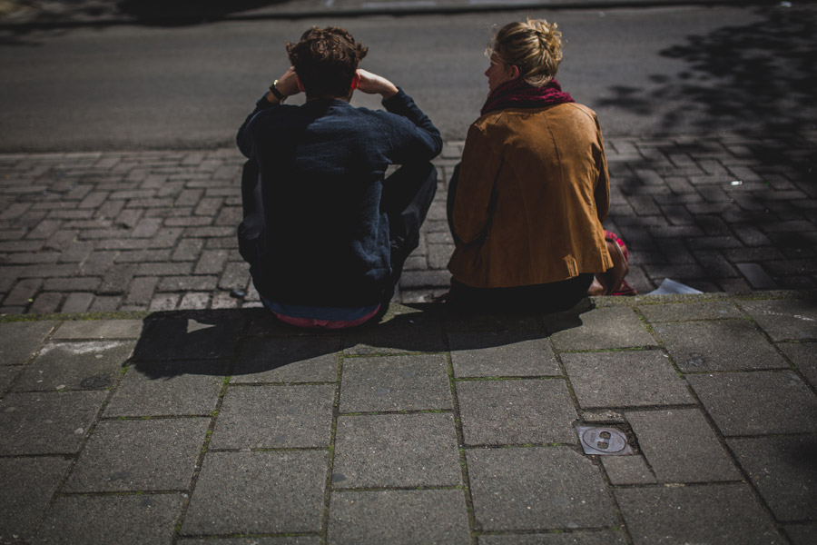 expats-sitting-netherlands